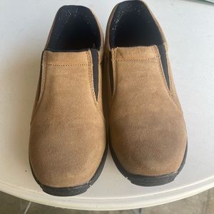 Steel toed working shoes